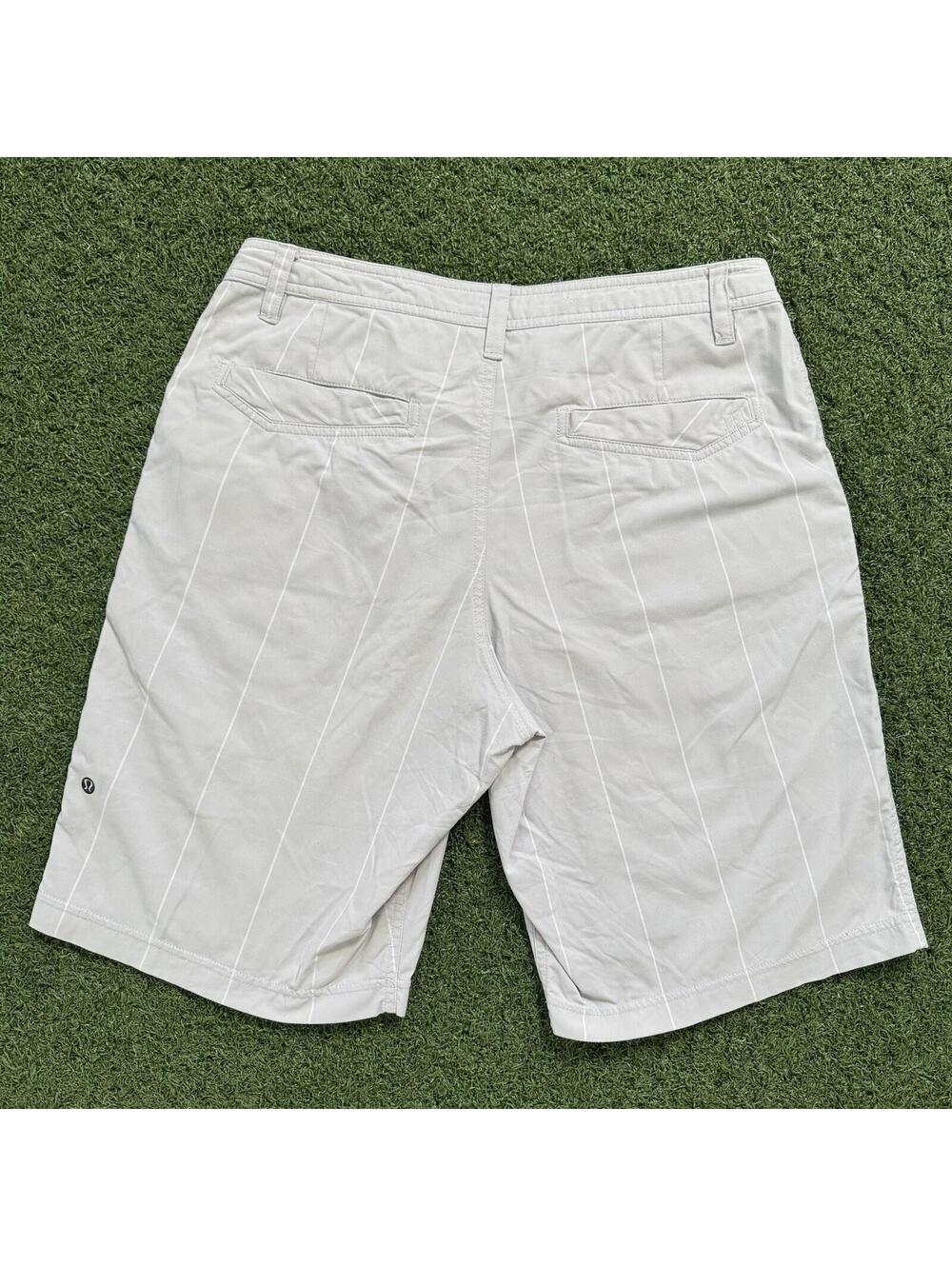 Lululemon Commission Shorts Gray Pinstripe Mens 34 Golf Smart Casual Preppy Tech